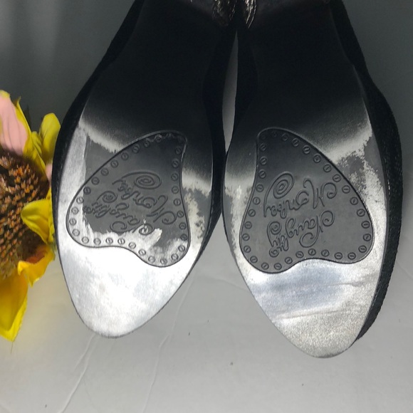 🌻 Naughty Monkey Black Lace Heels - Picture 5 of 7